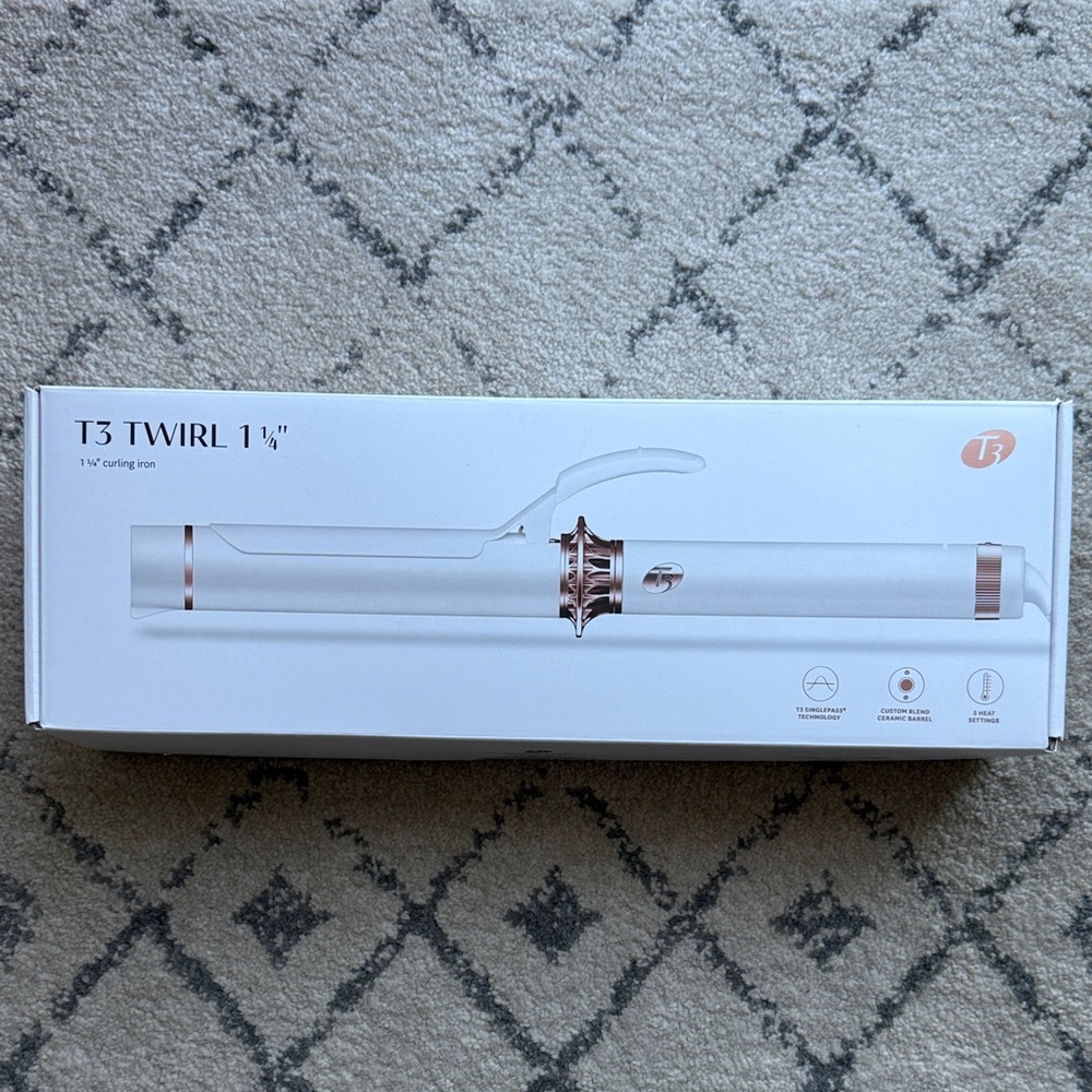 T3 Twirl 1.5" Curling Iron - White and Rose Gold